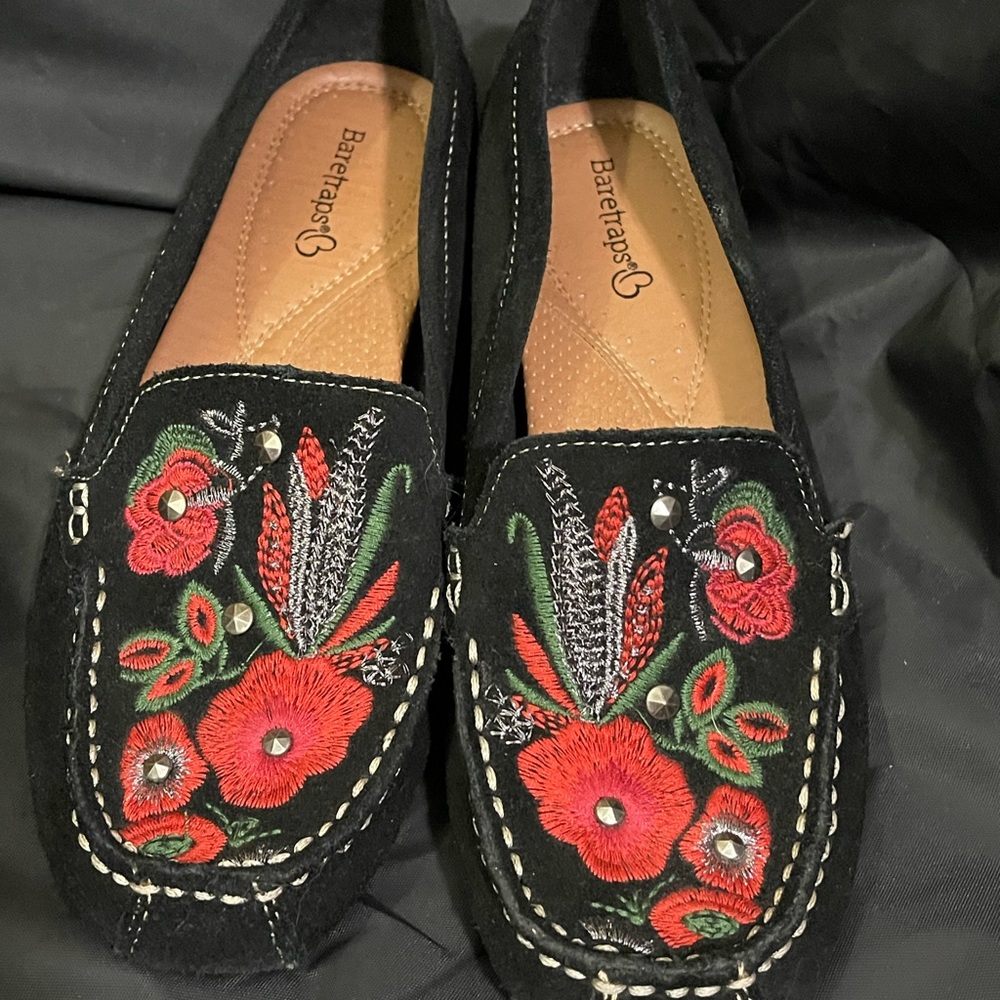 Bare traps shoes size 6m used once still looks amazing